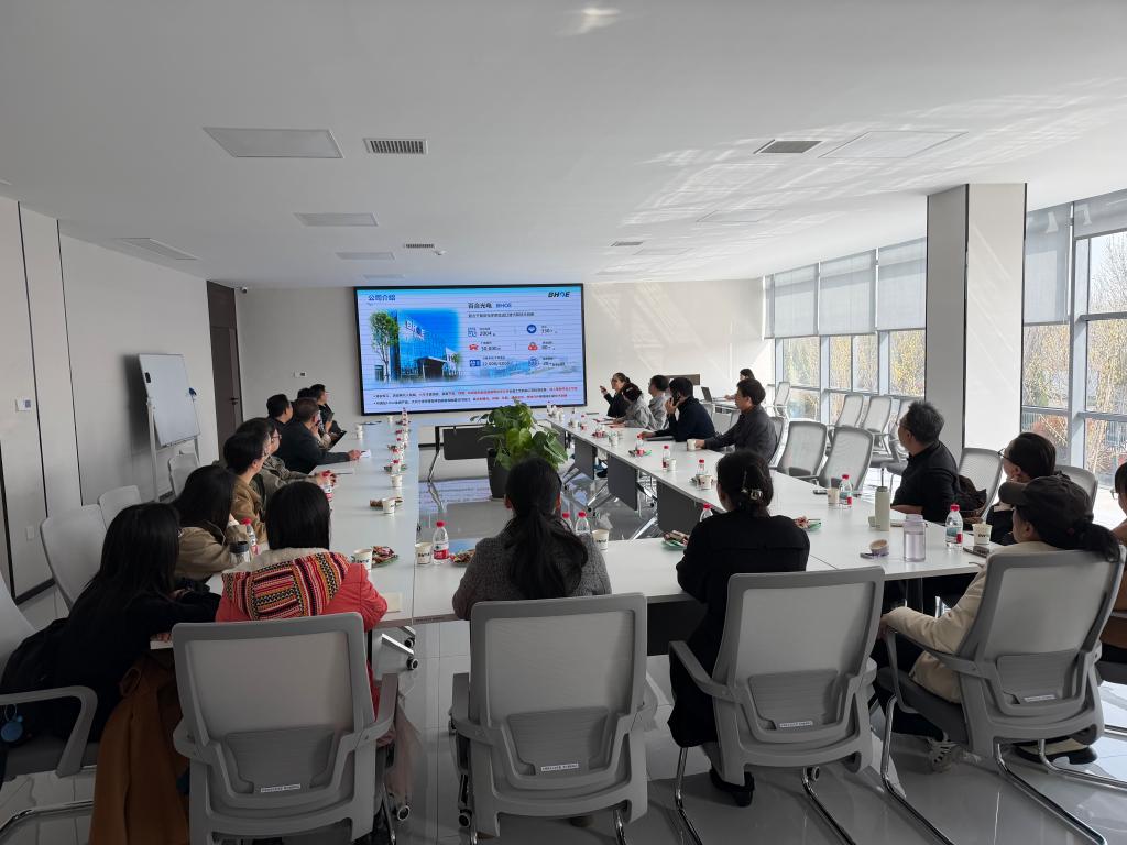 英国威廉集团赴百合光电开展学习交流