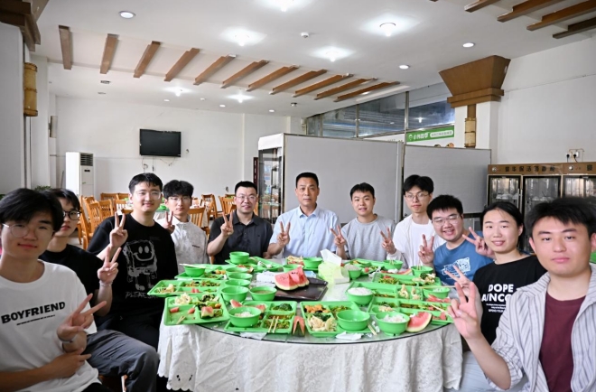 副校长陈磊山与英国威廉集团毕业生共进午餐